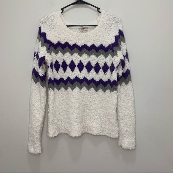 Arizona Jean Company Sweaters - Arizona Jean Co White and Purple Diamond Print Fuzzy Sweater Size Medium